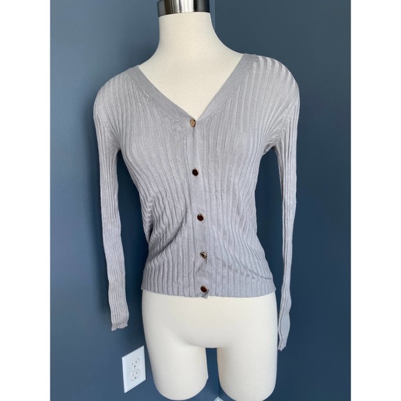 Gray ribbed sweater with gold buttons - Picture 1 of 5